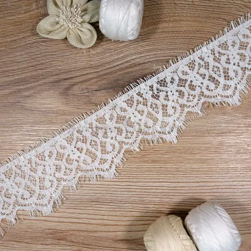 [JC20072 WHITE] Vintage Scalloped Chantilly Lace with Double Eyelash Fringe
