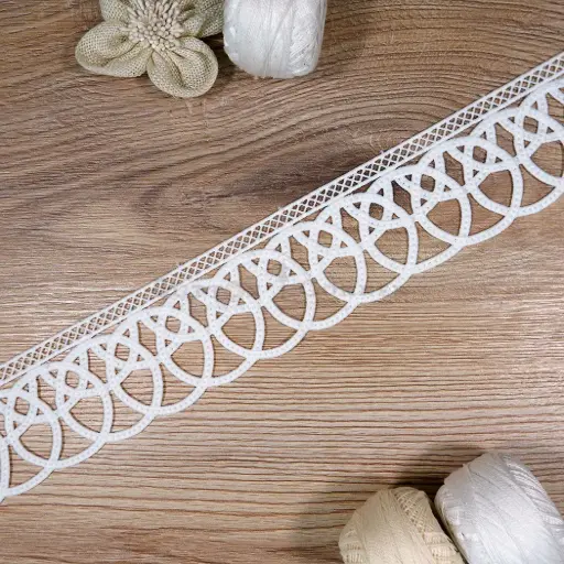 [30352-5 WHITE] Interlaced Knotwork Pattern Shuttle Lace