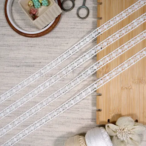 [30618-1 WHITE] Double Side Border Shuttle Lace with Centre Blossom Pattern