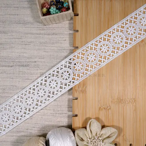 [86353-4 WHITE] Double Side Border Geometric Wheel Motif Shuttle Lace