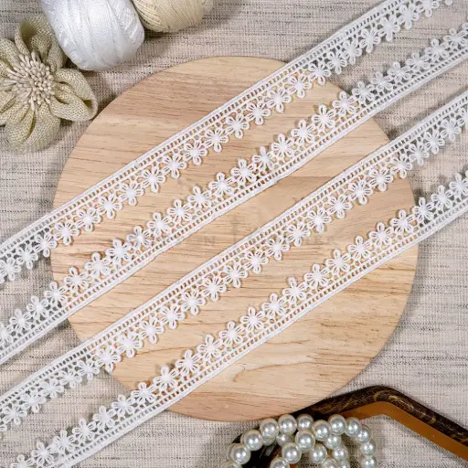 [16174 WHITE] One Side Border Floral Pattern Shuttle Lace