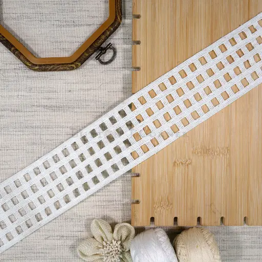[17957 WHITE] Double Side Border Shuttle Lace