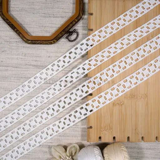 [19016 WHITE] Double Side Border Shuttle Lace