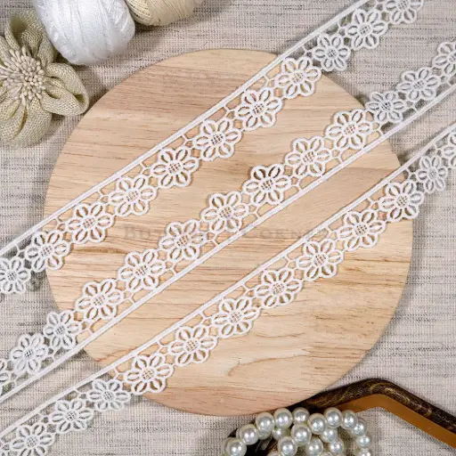 [22004 WHITE] One Side Border Shuttle Lace