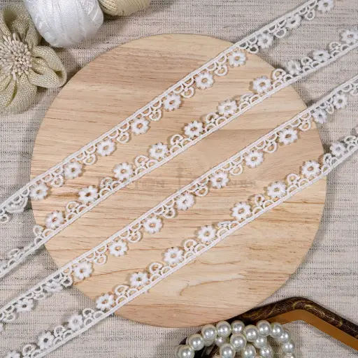 [22736 WHITE] One Side Border Shuttle Lace