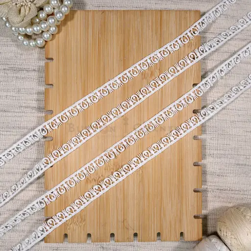 [24162 WHITE] One Side Border Shuttle Lace