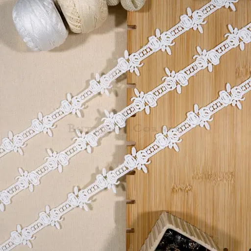 [86738-2 WHITE] Geometric Floral Design Shuttle Lace
