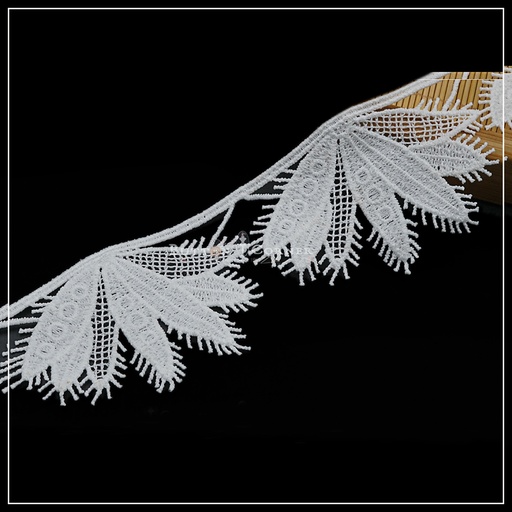 [D8902-WHITE] One Side Border Shuttle Lace