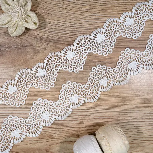 [ALN500 WHITE] Floral Pattern Scallop Edge Shuttle Lace