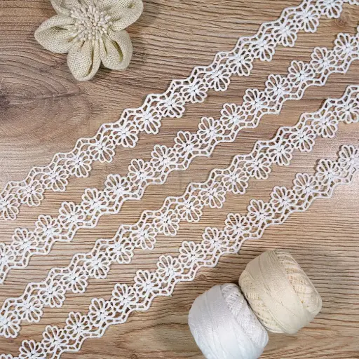 [ALN505 WHITE] Geometric Flower Design Shuttle Lace