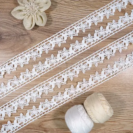 [ALN510 WHITE] Blooming Floral Pattern Shuttle Lace