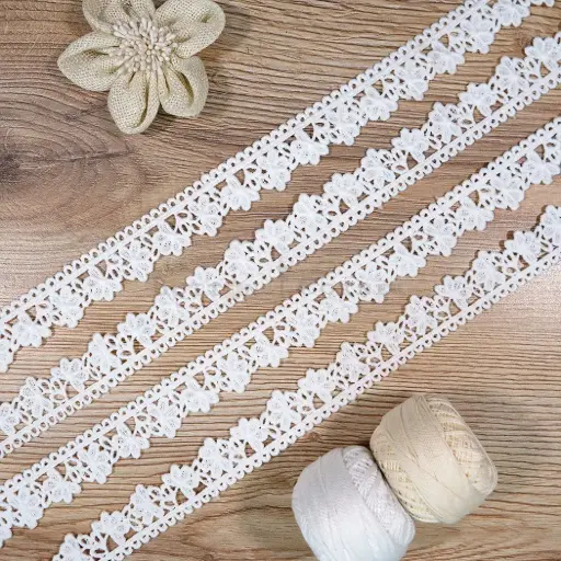 [ALN532 WHITE] One Side Border Shuttle Lace