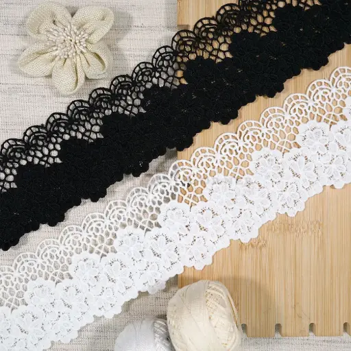 Floral Design Shuttle with Scallop Edge