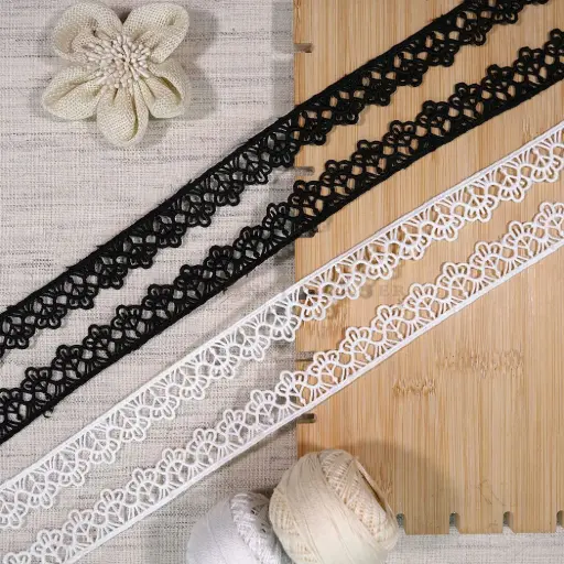 One Side Border Floral Pattern Shuttle Lace