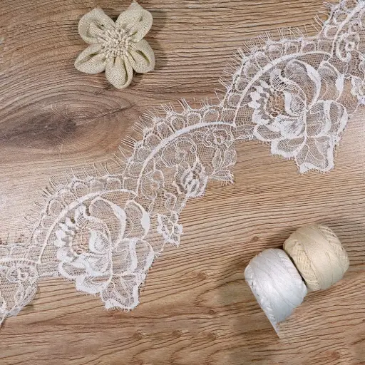 [JF40474 WHITE] Whispering Rose Scalloped Edge Chantilly Lace