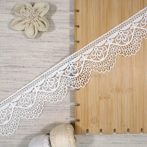 [30820-6 WHITE] Floral Scallop Edge Shuttle Lace