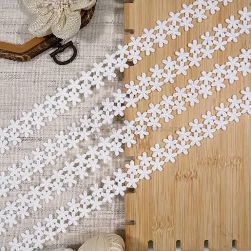 [82227-2 WHITE] Blooming Flower Design Shuttle Lace