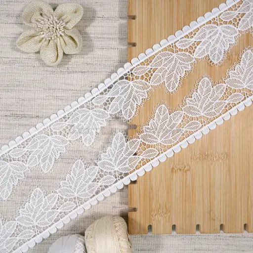 [12510M5 WHITE] Flower Design Shuttle Lace with Side Border