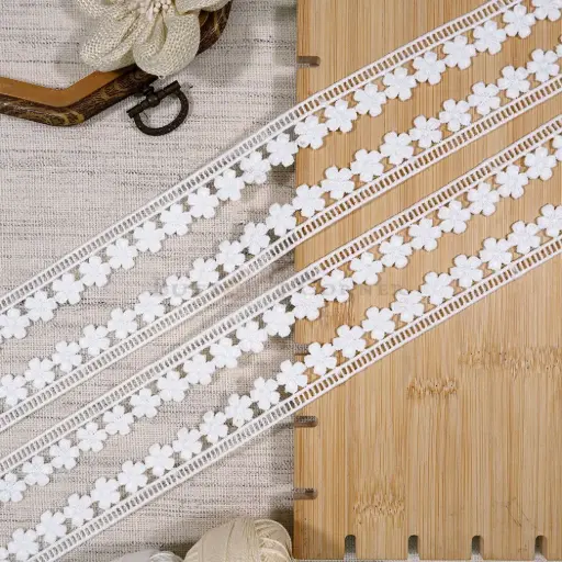 [36015 WHITE] One Side Border Shuttle Lace with Floral Design