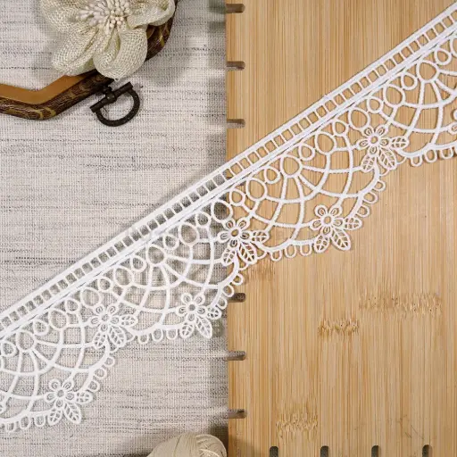 [12607-7 WHITE] One Side Border Floral Scallop Edge Shuttle Lace