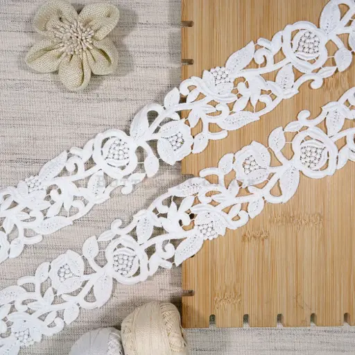 [19197-5 WHITE] Geometric Floral Design Shuttle Lace