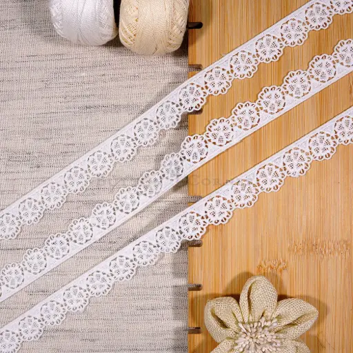 [A5079 WHITE] Floral Scallop Side Border Shuttle Lace