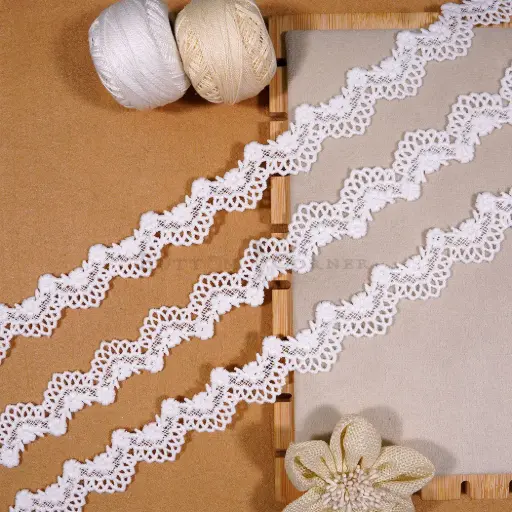 [H3638 WHITE] Scallop Edge with Floral Pattern Shuttle Lace