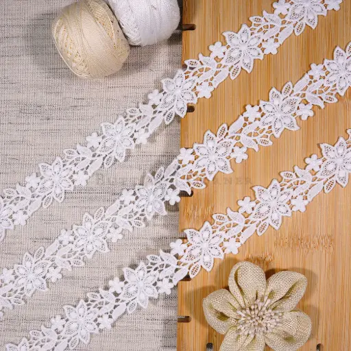 [H3786 WHITE] Flower & Leaf Design Shuttle Lace