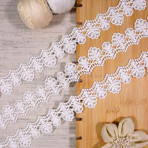 [H3623 WHITE] Floral Scallop Side Border Shuttle Lace