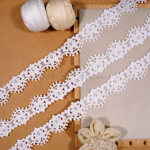 [H3665 WHITE] Scallop Border Floral Design Shuttle Lace