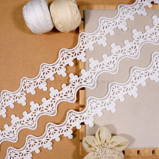 [H3631 WHITE] Blossom Design Side Border Shuttle Lace