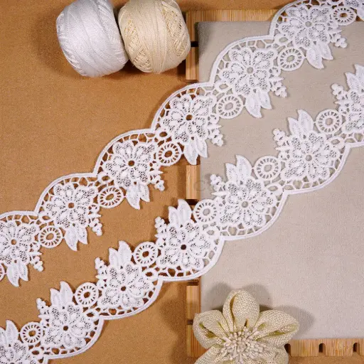 [H3781 WHITE] Blooming Blossom Pattern Scallop Edge Shuttle Lace