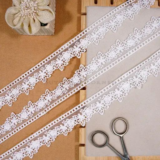 [NL300 WHITE] One Side Border Shuttle Net Embroidery Lace