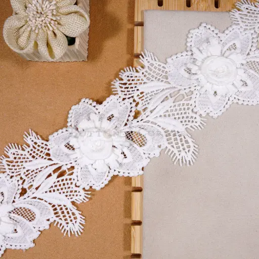 [AL2100 WHITE] Blooming Blossom Design Shuttle Lace