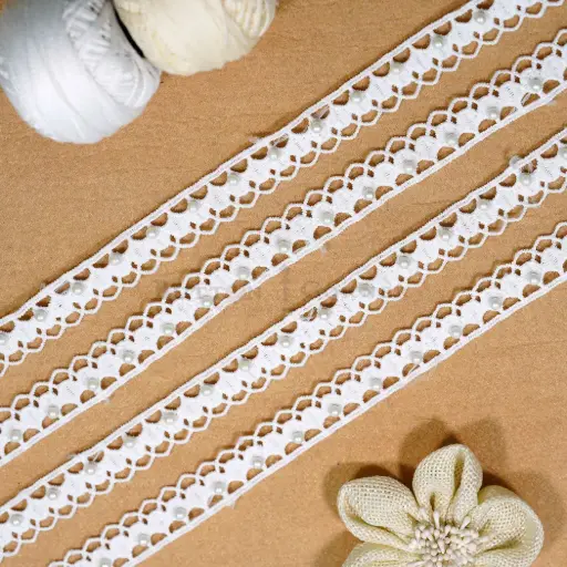 [ALN295 PEARL WHITE] One Side Border Pearl Accent Shuttle Lace