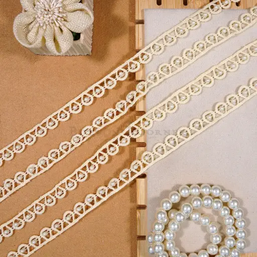 [ALN244 OFF WHITE PEARL] One Side Border Shuttle Lace with Pearl