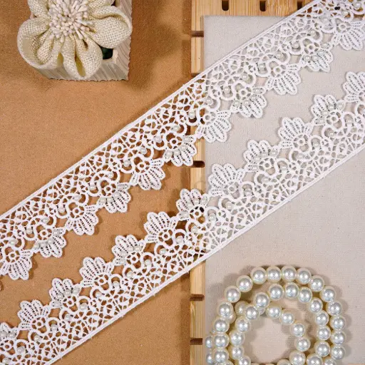 [18719 WHITE PEARL] One Side Border Shuttle Lace with Pearl