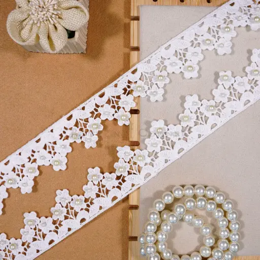 [ALN504 WHITE PEARL] One Side Border Floral Pattern Shuttle Lace with Pearl