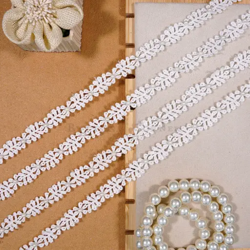 [17730 WHITE PEARL] Flower with Leaf Pattern Shuttle Lace with Pearl