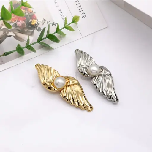 Faux Pearl Fluted Wing Style Scarf Buckle