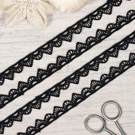 [ALN547 BLACK] One Side Border with Scallop Edge Shuttle Lace