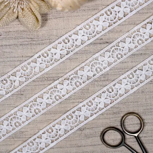 [ALN548 WHITE] Double Side Border Floral Design Shuttle Lace