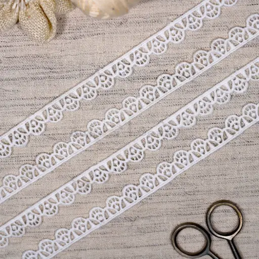 [ALN573 WHITE] One Side Border Shuttle Lace