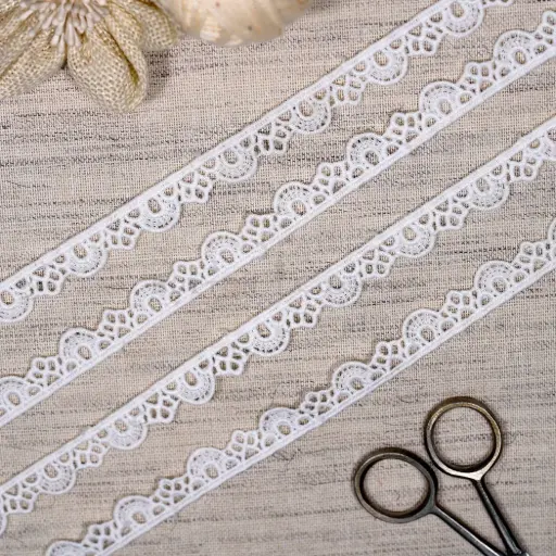 [ALN575 WHITE] One Side Border Shuttle Lace