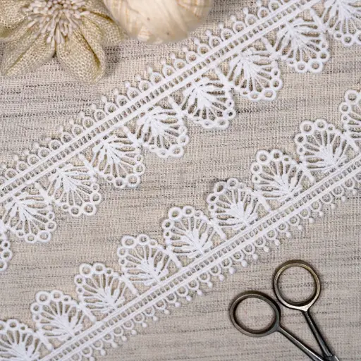 [ALN579 WHITE] Scallop Edge Side Border Shuttle Lace
