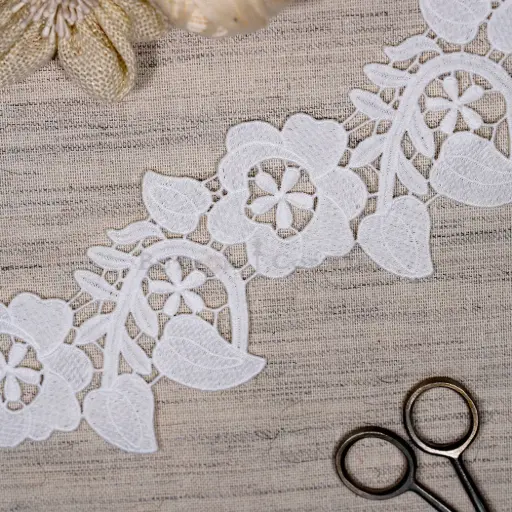 [ALN581 WHITE] Blooming Blossom & Leaf Pattern Shuttle Lace