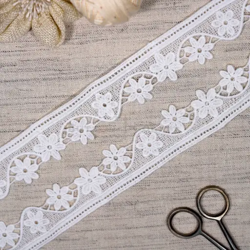 [ALN587 WHITE] Blooming Blossom Design Side Border Shuttle Lace