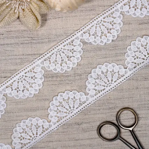 [ALN589 WHITE] One Side Border Scallop Edge Shuttle Lace