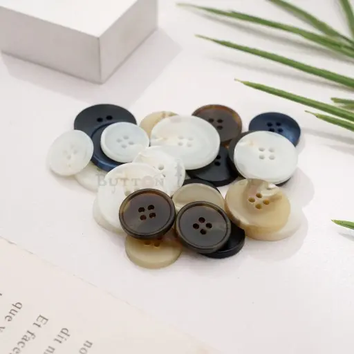 Classic Marble Effect 4-Hole Rod Suiting Button