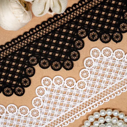 One Side Border Shuttle Lace with Circular Scallop Border